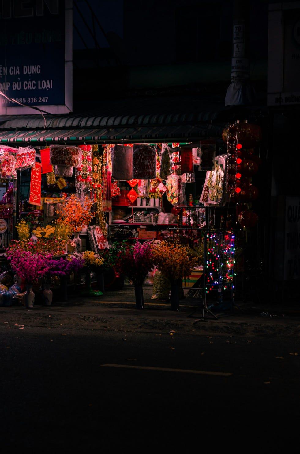 Tomber amoureux des marchés à Taipei, dans l'air des épices, du gazole, de la sauce soja, des cheveux moites, des tissus synthétiques, du gingembre
