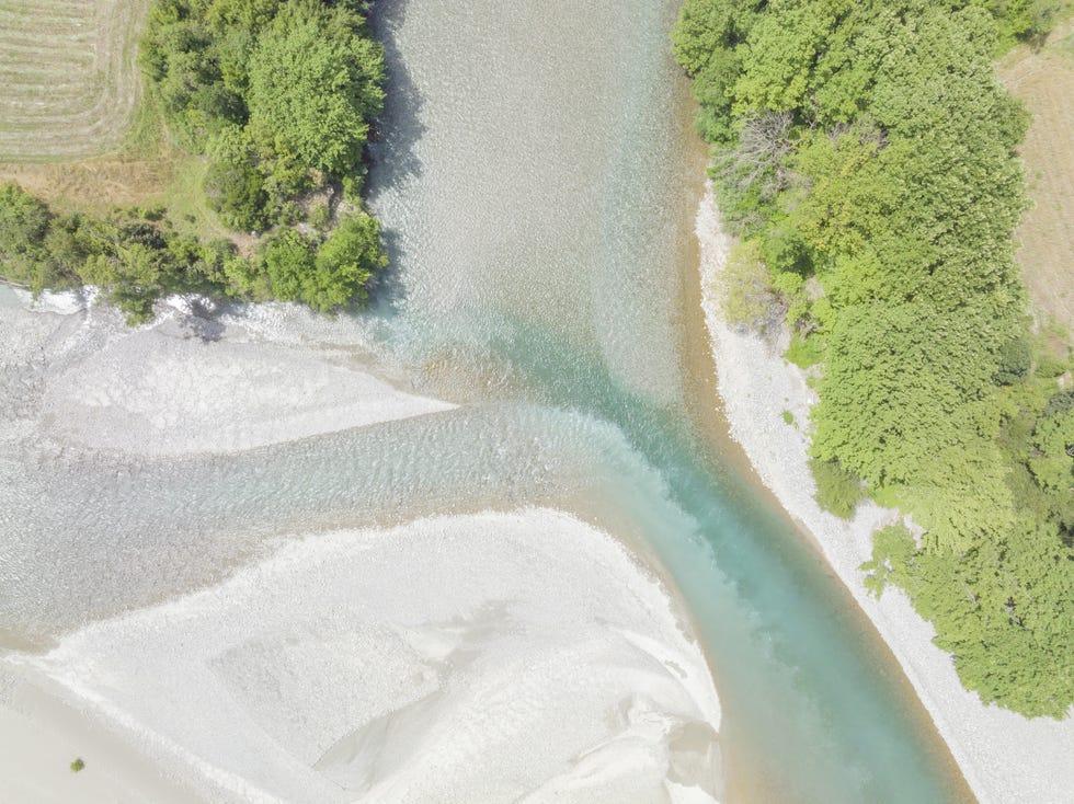 Au milieu coule le fleuve, voyage en Albanie