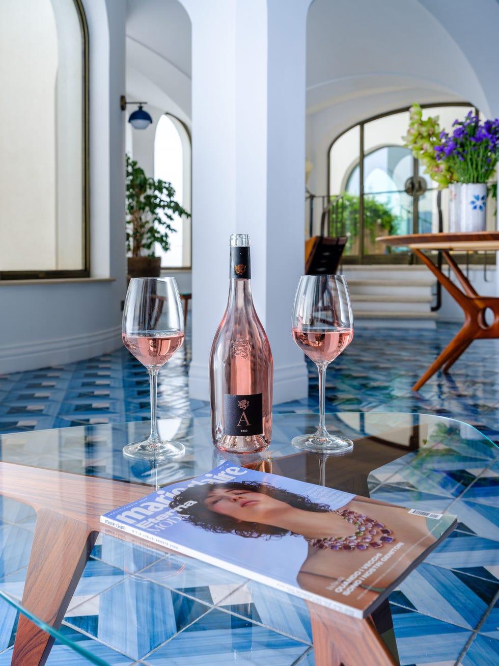 Dans la Costiera Amalfitana entre le bleu de la mer et le rosé du vin