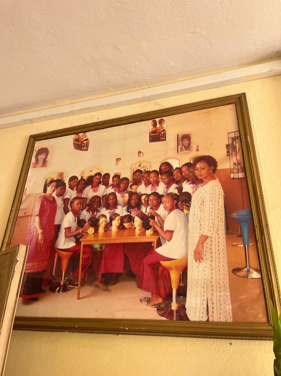La rédemption des femmes en Afrique : entre henné et tresses, des rêves et de la liberté se transmettent