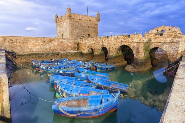 Eau, Voie d'eau, Ciel, Réflexion, Fortification, Mur, Bateau, Transport de l'eau, Fossé, Rivière