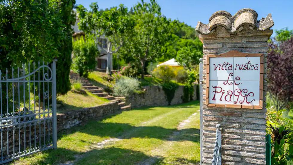 Villas rustiques à Sassoferrato, dans les Marches