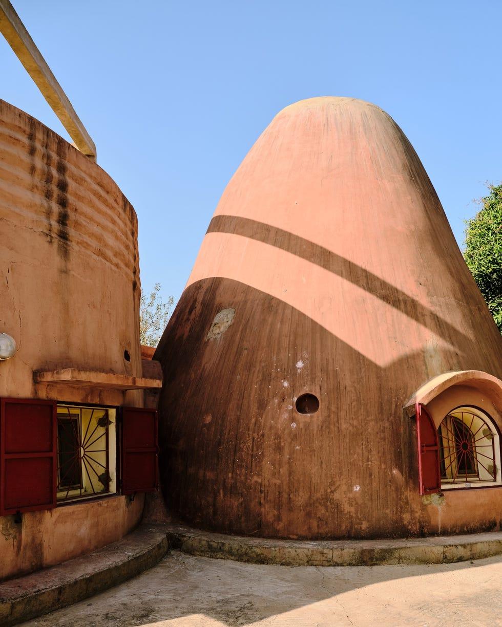 éco dôme dans le village de Thiafoura