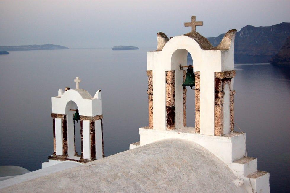 Lieux saints, Ciel, Clocher, Mer, Calme, Architecture, Bâtiment, Site historique, Cloche, Lieu de culte, 