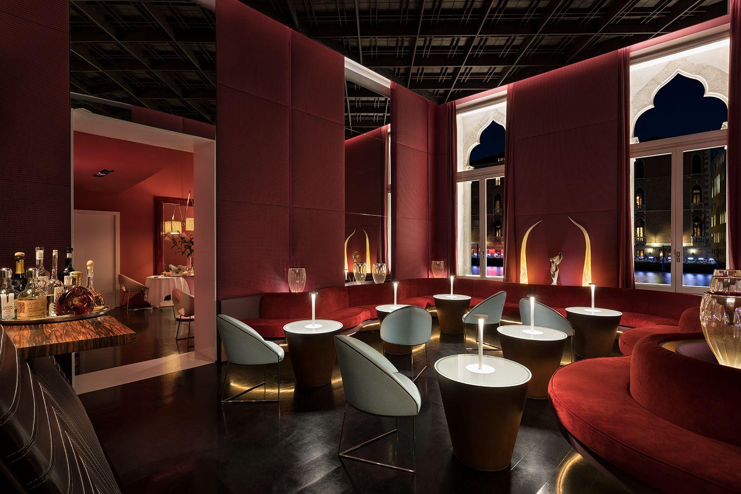 Design d'intérieur, Plafond, Design d'intérieur, Hall, Luminaire, Accessoires de bar, Décoration, Restaurant, Fixture de plafond, Hôtel