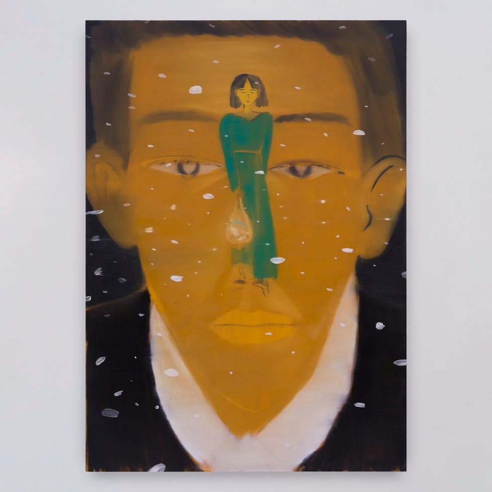 le visage d'un homme sur un objet jaune et blanc