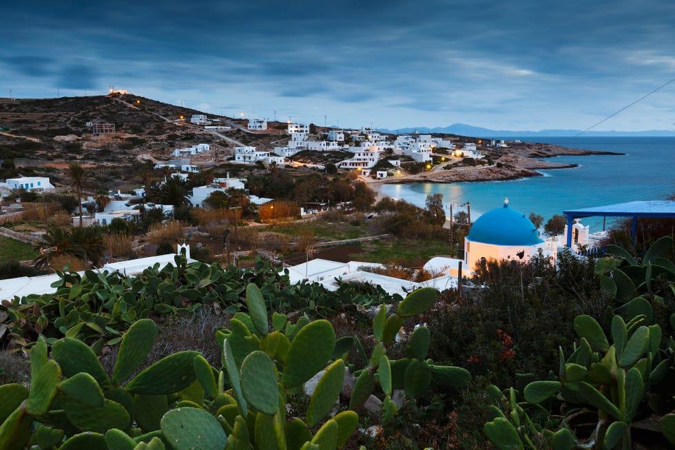 vue du village de Stavros sur l'île de Donoussa en Grèce