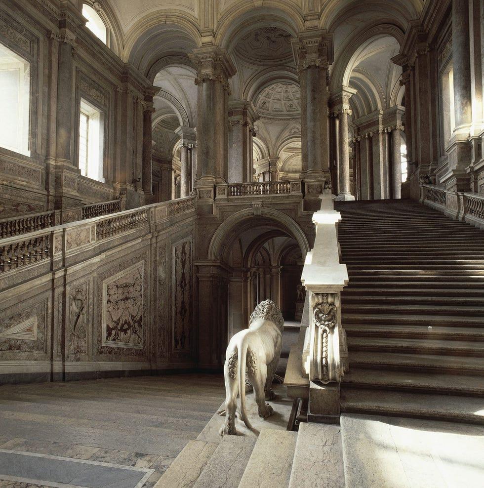 Escalier d'Honneur, par l'architecte Luigi Vanvitelli (1700-1773), Palais Royal de Caserte (Liste du patrimoine mondial de l'UNESCO, 1997), Campanie. Italie, 18ème siècle.