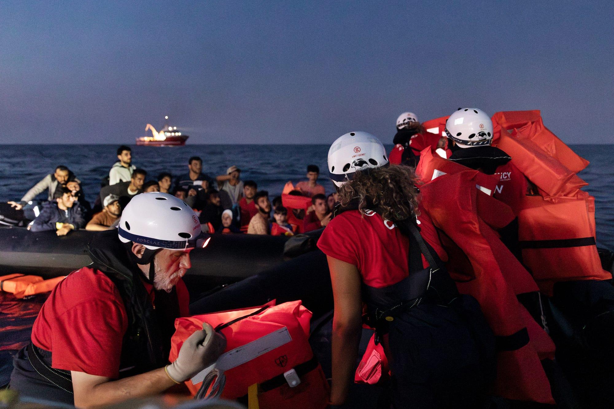 Emergency: Aboard Emergency's Life Support Ship