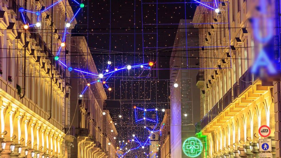 la vie de rue à Turin pendant Noël