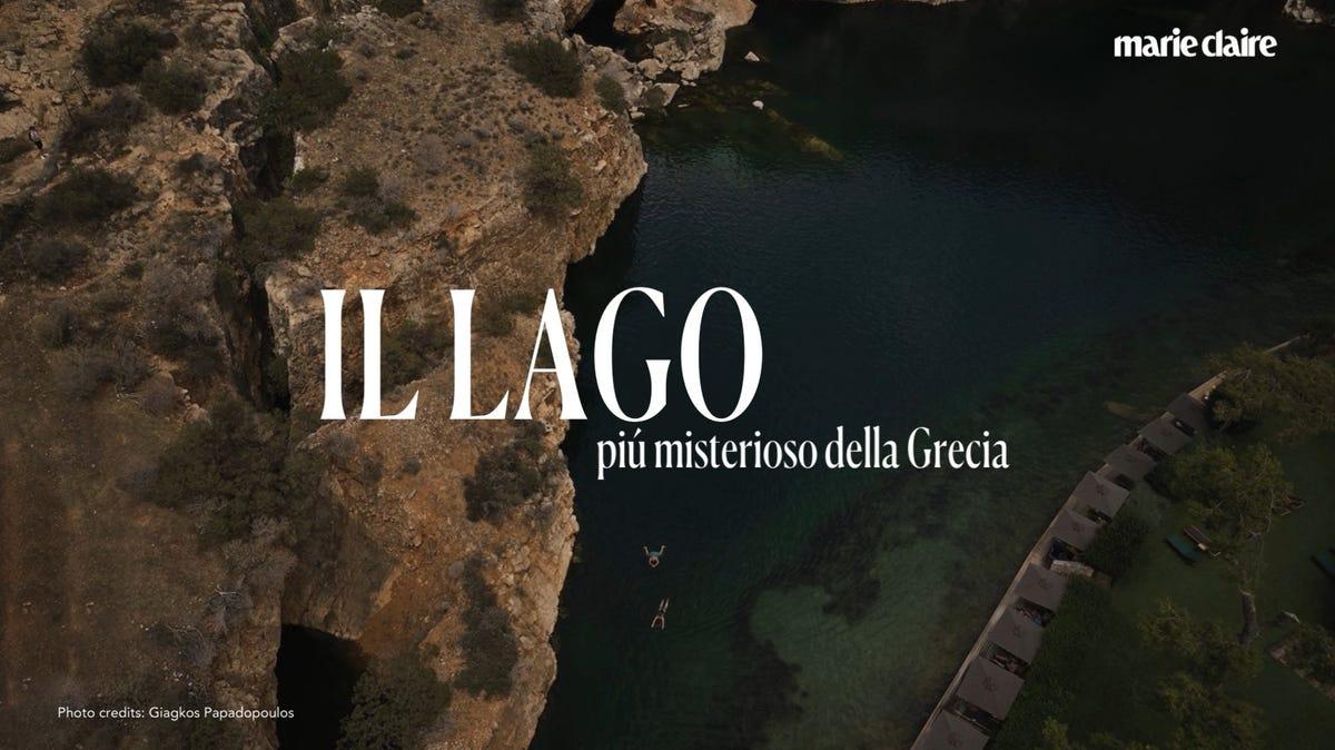 un groupe d'îles dans l'eau