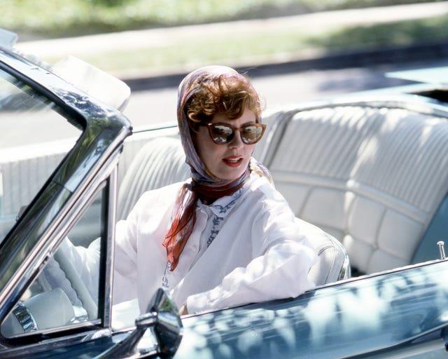 Véhicule, Lunettes, Lunettes de soleil, Véhicule, Voiture, Véhicule de luxe, Lunettes, Porte de véhicule, Conduite, Design automobile, 