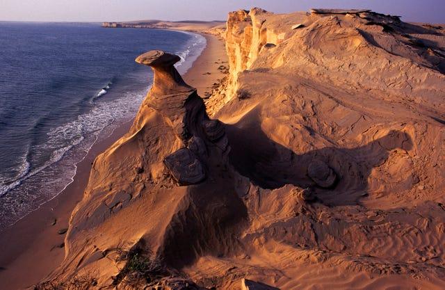 falaises escarpées de la montagne Jebel Harim à Khasab, Musandam Oman