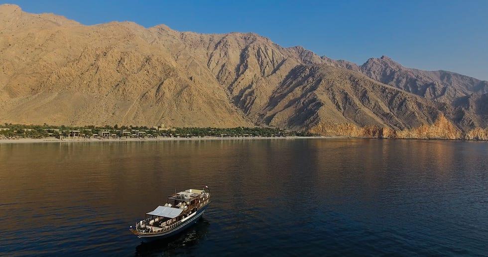 falaises escarpées de la montagne Jebel Harim à Khasab, Musandam Oman