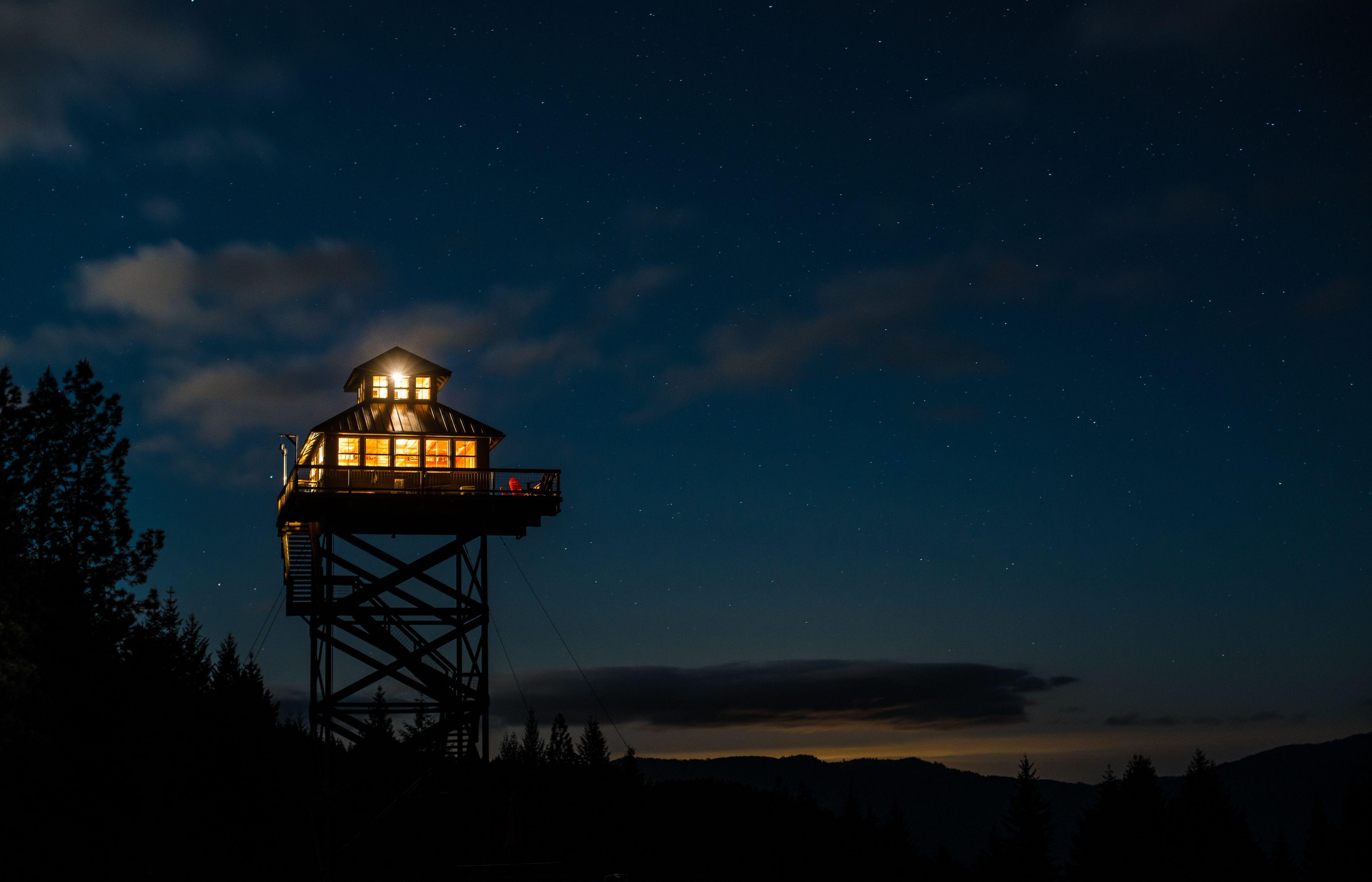 Ciel, Nuit, Lumière, Phare, Balise, Eau, Obscurité, Nuage, Objet astronomique, Observatoire