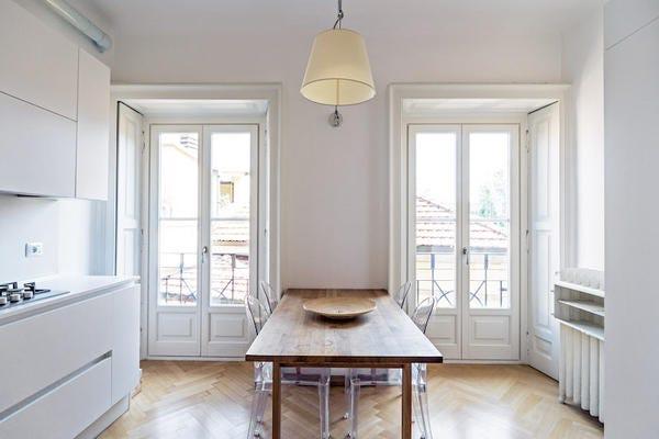 Comment ça fonctionne et pourquoi essayer de mettre une maison sur Airbnb : l'histoire d'un invité d'excellence.