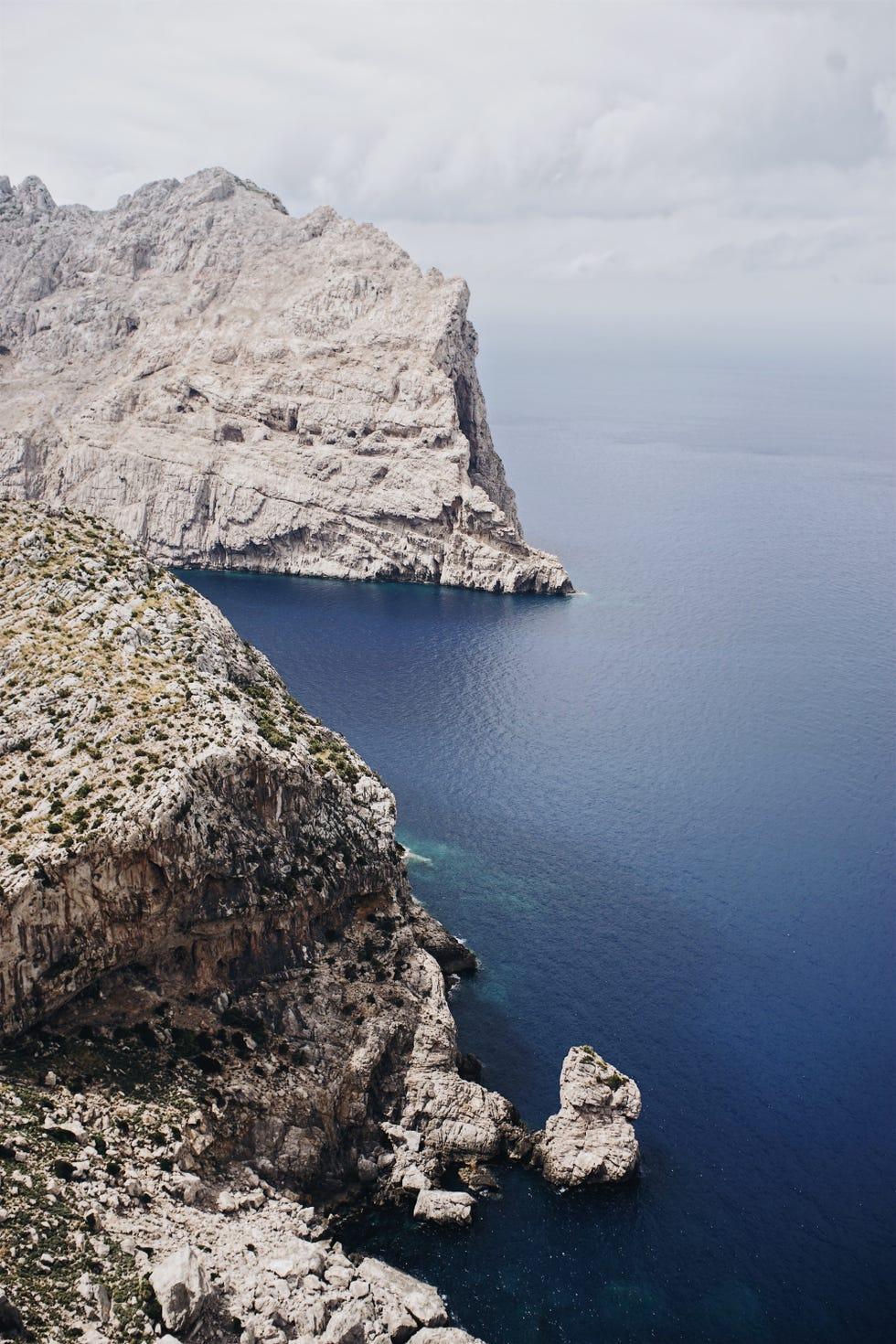 Corps d'eau, Mer, Côte, Roche, Falaise, Promontoire, Klippe, Ciel, Formations côtières et océaniques, Pointe, 