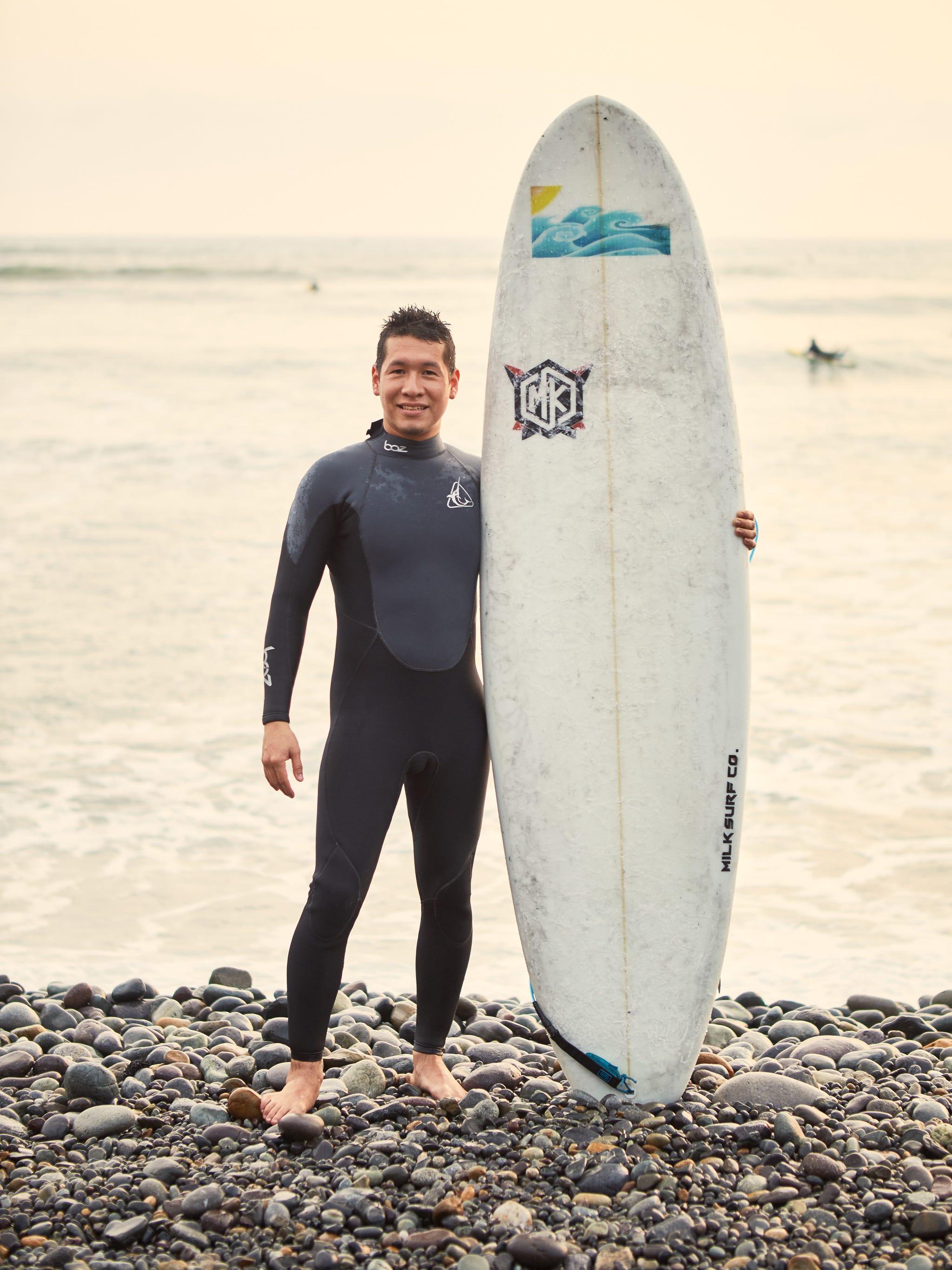 Équipement de surf, Planche de surf, Combinaison, Surf, Équipement de protection individuelle, Loisirs, Équipement sportif, Sports nautiques, Vacances, Sport aquatique,