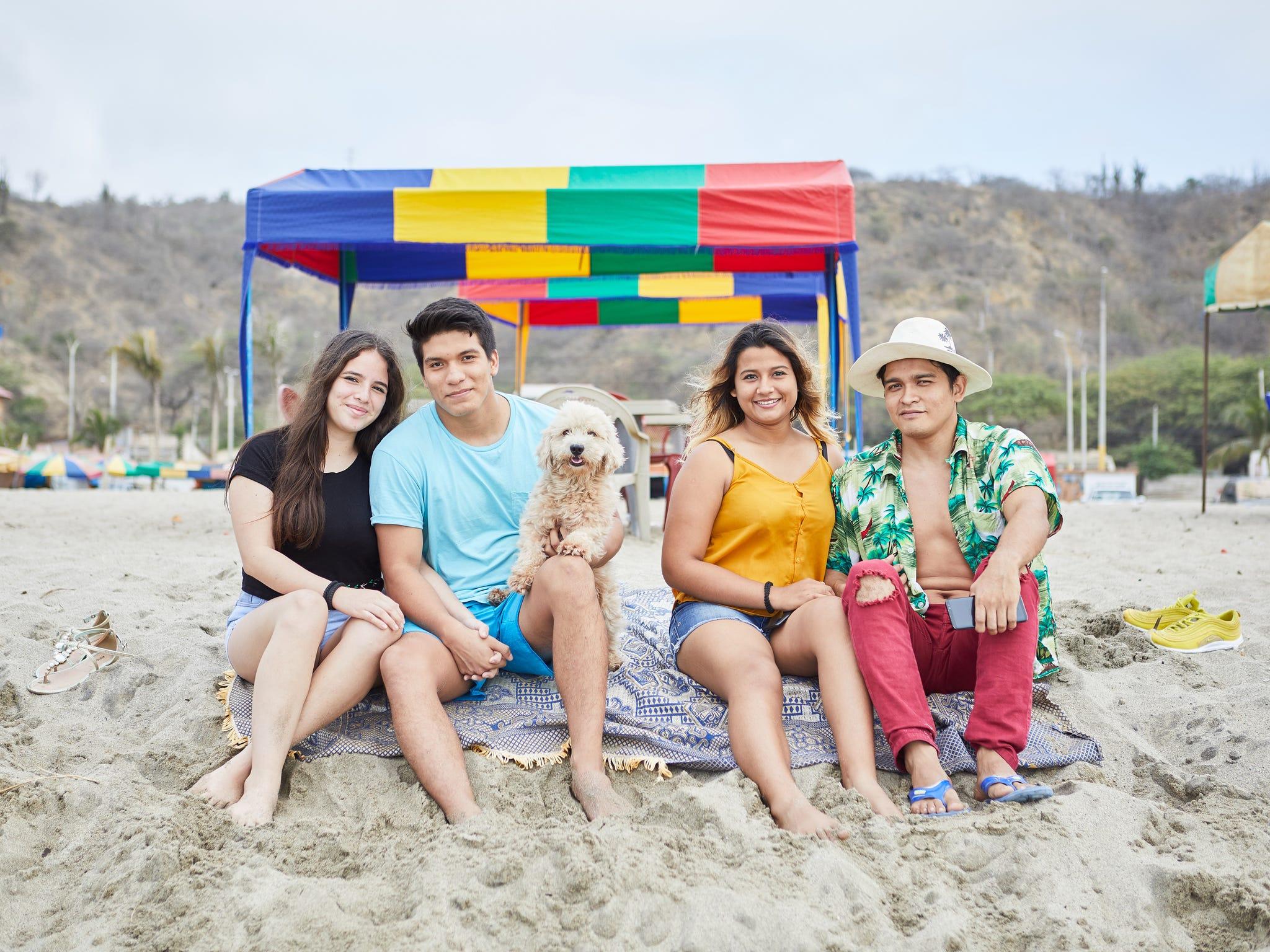 Photographie, Personnes, Plage, Jaune, Amusement, Vacances, Été, Sable, Loisirs, Amitié,