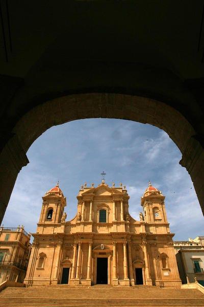 Arc, Architecture, Monuments, Ciel, Bâtiment, Architecture classique, Façade, Colonne, Histoire ancienne, Site historique,