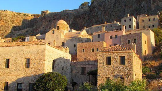 Ville, Village de montagne, Village, Établissement humain, Site historique, Bâtiment, Fortification, Architecture médiévale, Ciel, Tourisme
