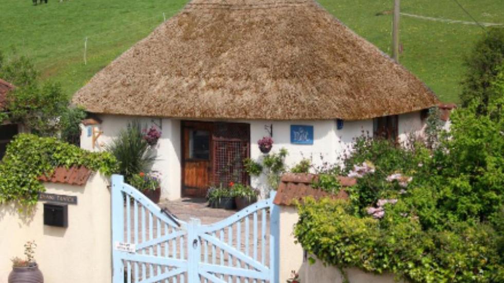 Cottage anglais : une demeure dans la nature près de la plage