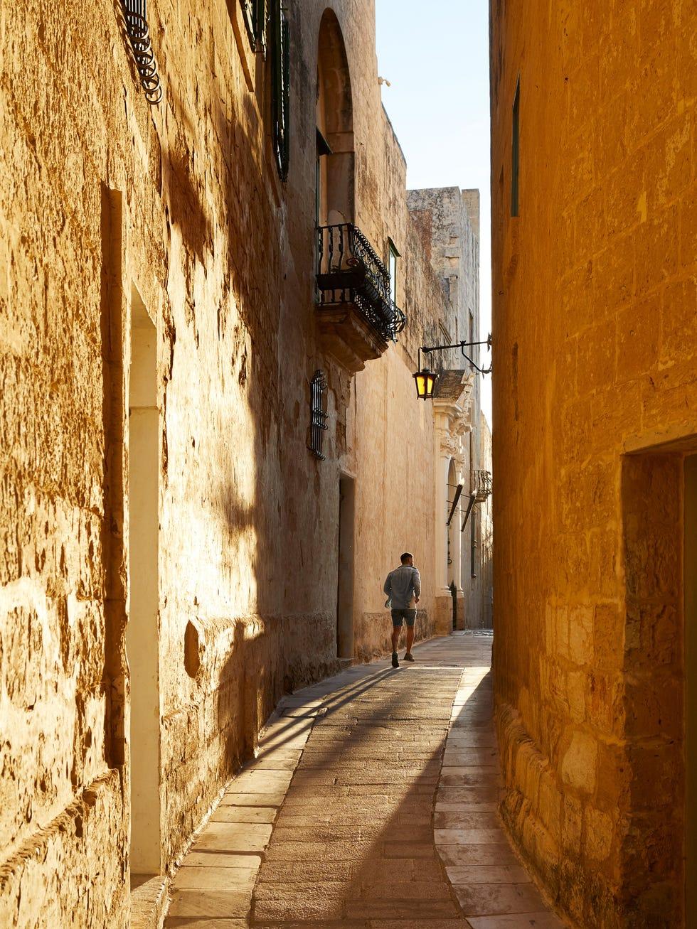 Ruelle,rue,route,ville,mur,infrastructure,architecture,voisinage,bâtiment,histoire,