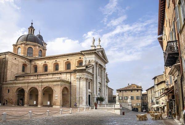 Bâtiment, Architecture, Monument, Basilique, Ciel, Ville, Village, Place du village, Architecture classique, Église