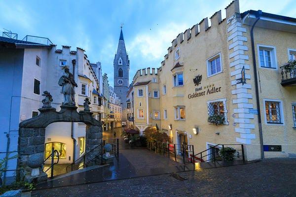 Ville, Ciel, Bâtiment, Architecture, Quartier, Ville, Établissement humain, Rue, Façade, Tourisme