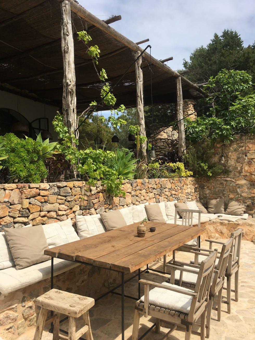 Propriété, Maison, Table, Mur, Meubles, Patio, Bâtiment, Arbre, Cour, 