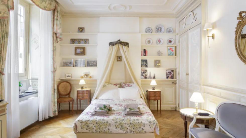 Appartement à la Place de la Concorde avec décoration de style français