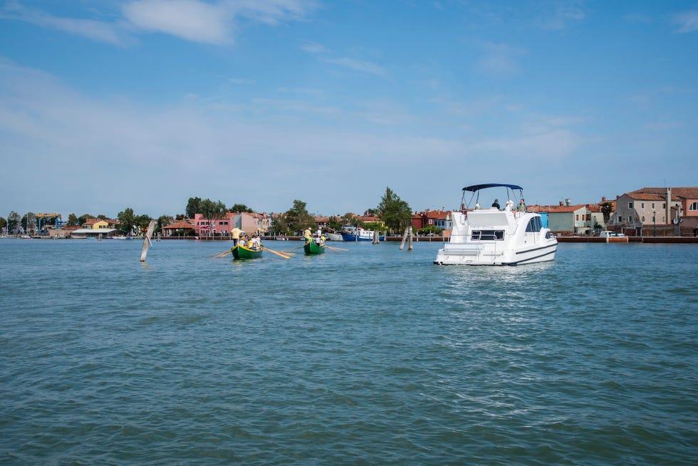 Péniche dans la lagune de Venise