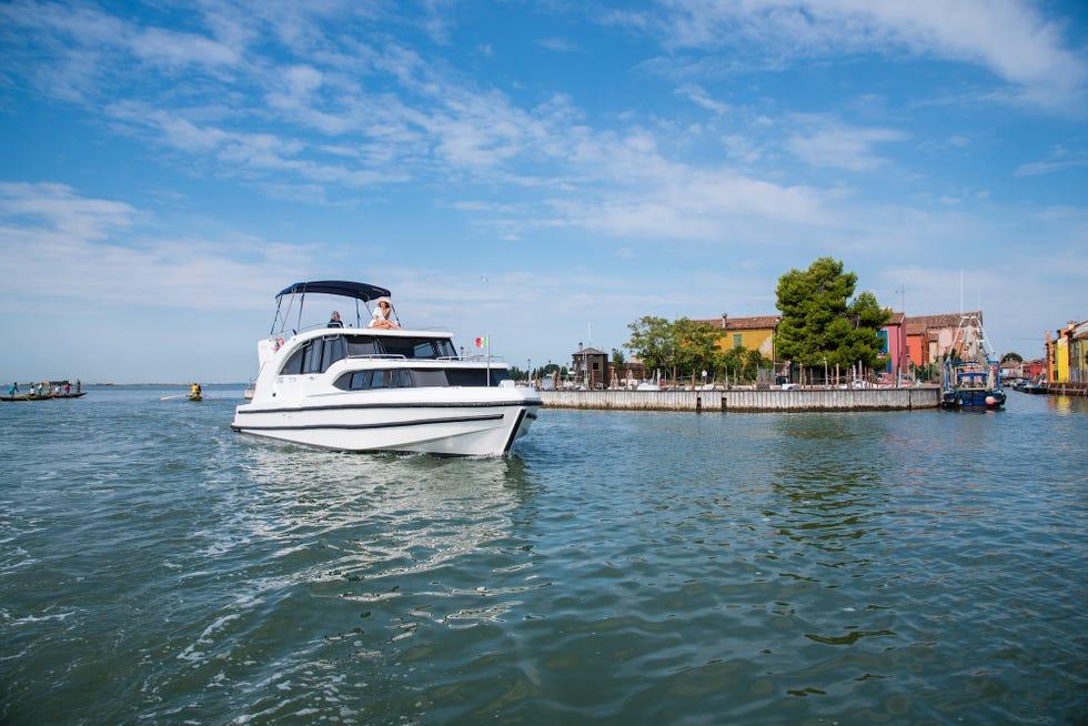 Péniche dans la lagune de Venise