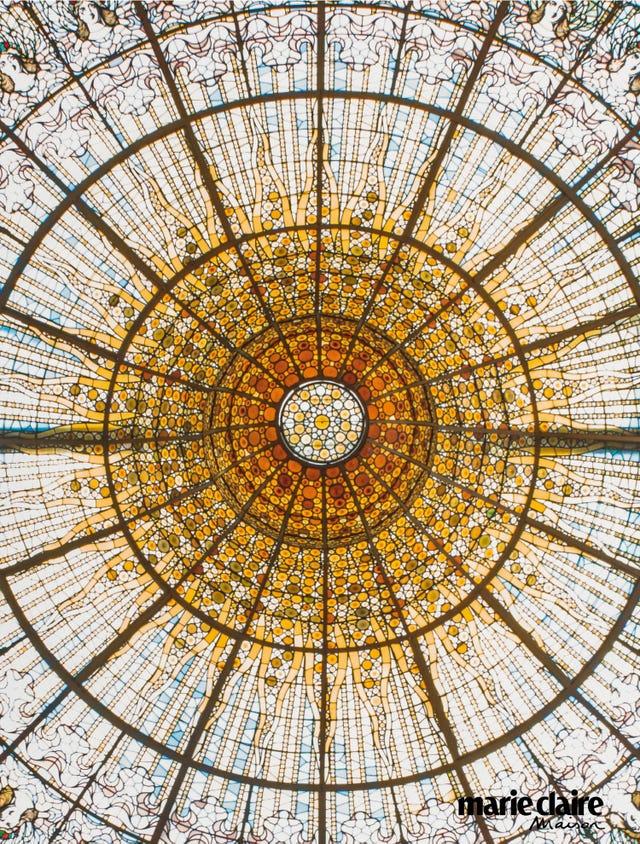 Dôme, Symétrie, Éclairage naturel, Architecture, Plafond, Vitrail, Verre, Fenêtre, Bâtiment, Motif, 