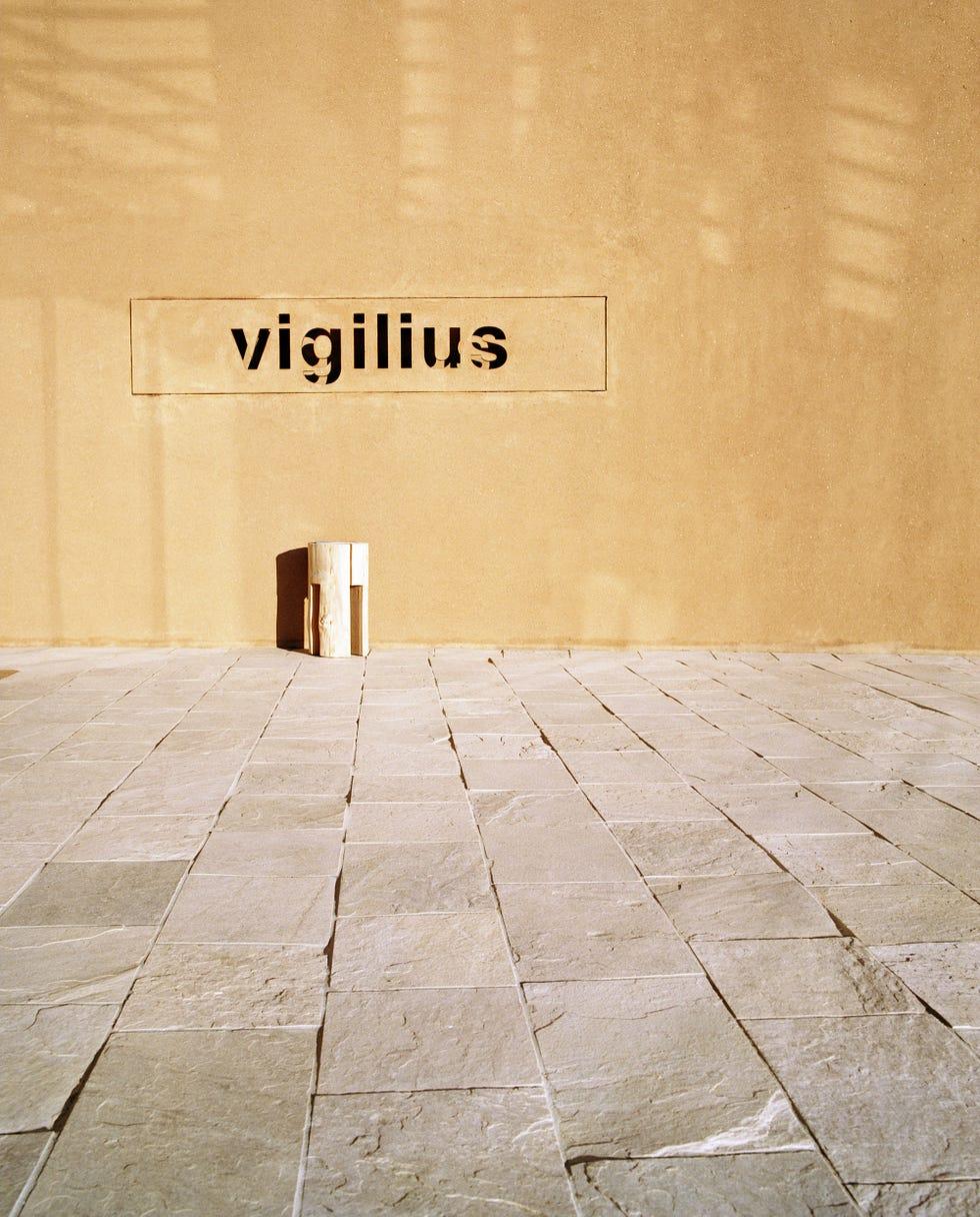 Sol, Texte, Mur, Carreau, Propriété, Revêtement de sol, Jaune, Ligne, Police, Architecture, 