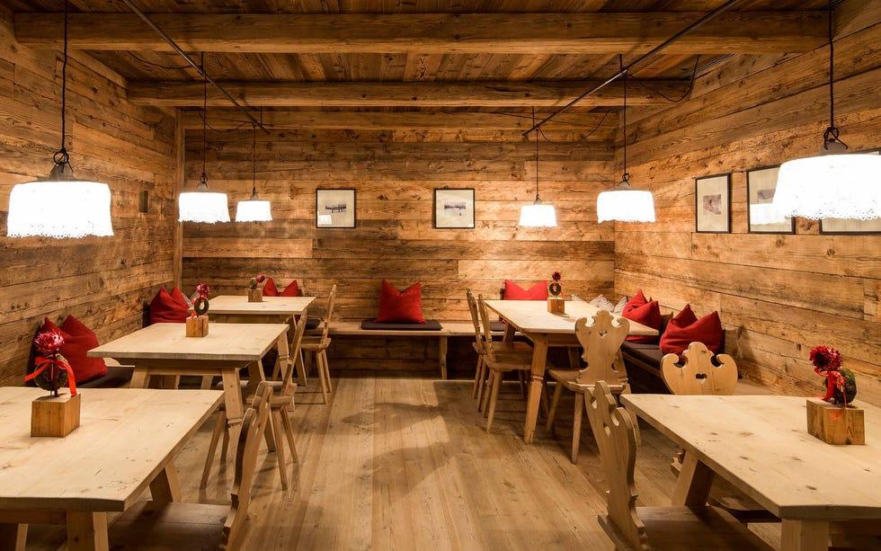 Bois, Chambre, Design d'intérieur, Table, Mobilier, Plafond, Sol, Poutre, Bois dur, Design d'intérieur, 