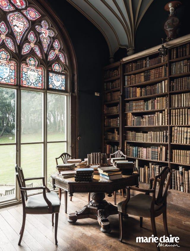 Mobilier, Bâtiment, Design d'intérieur, Salle, Architecture, Table, Bibliothèque, Verre, Fenêtre, Arche