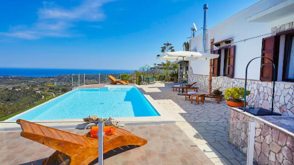 Villa avec piscine à débordement à Castellammare del Golfo