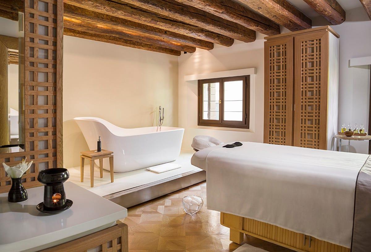 aman venice, italy spa, treatment room