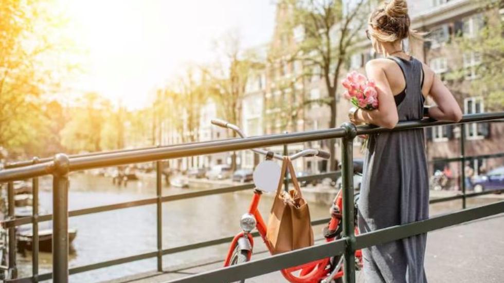 Une promenade à pied dans les rues d'Amsterdam