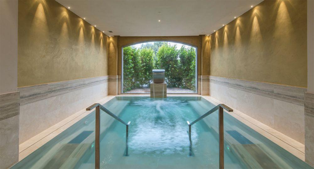 Piscine, Propriété, Bâtiment, Plafond, Chambre, Immobilier, Design d'intérieur, Loisirs, Architecture, Maison, 