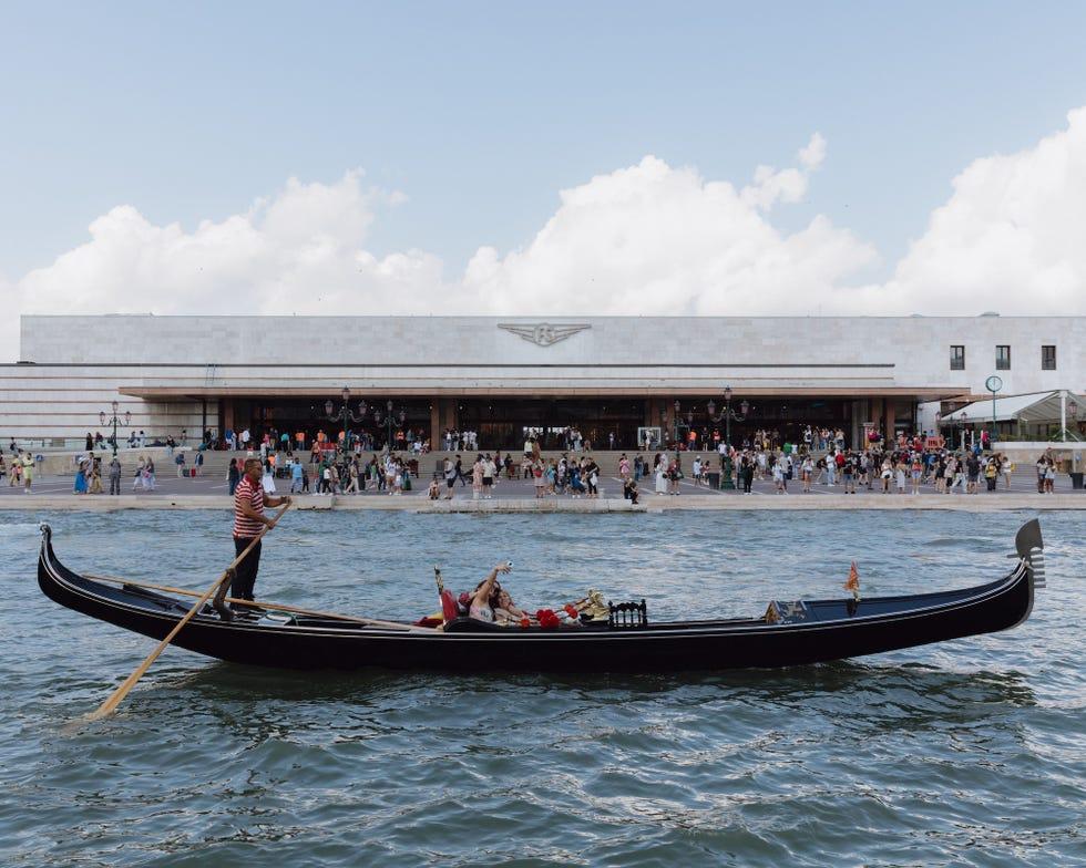 venise gondole touristes