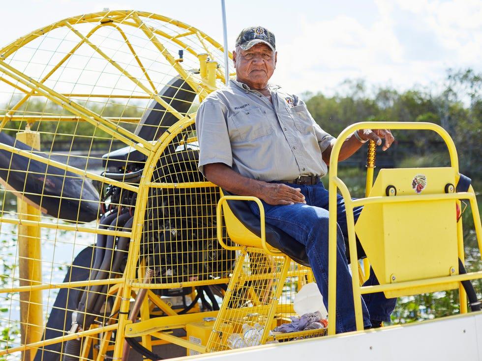 Attraction de parc à thème, jaune, parc d'attractions, ingénierie, airboat, amusement, loisir, véhicule, montagnes russes, roue,