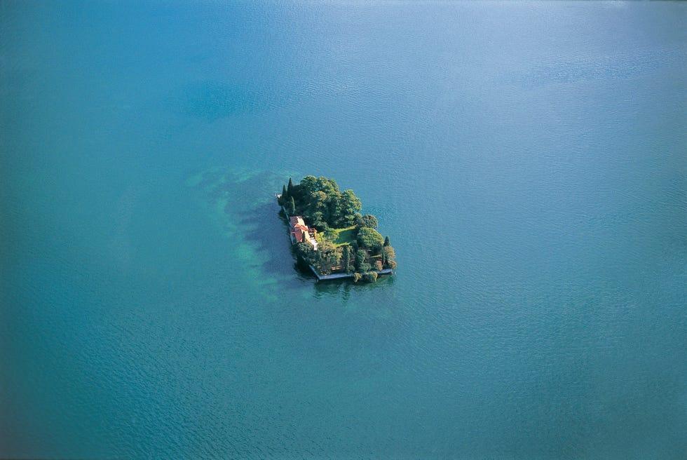 Île dans le lac Iseo, Lombardie, Italie
