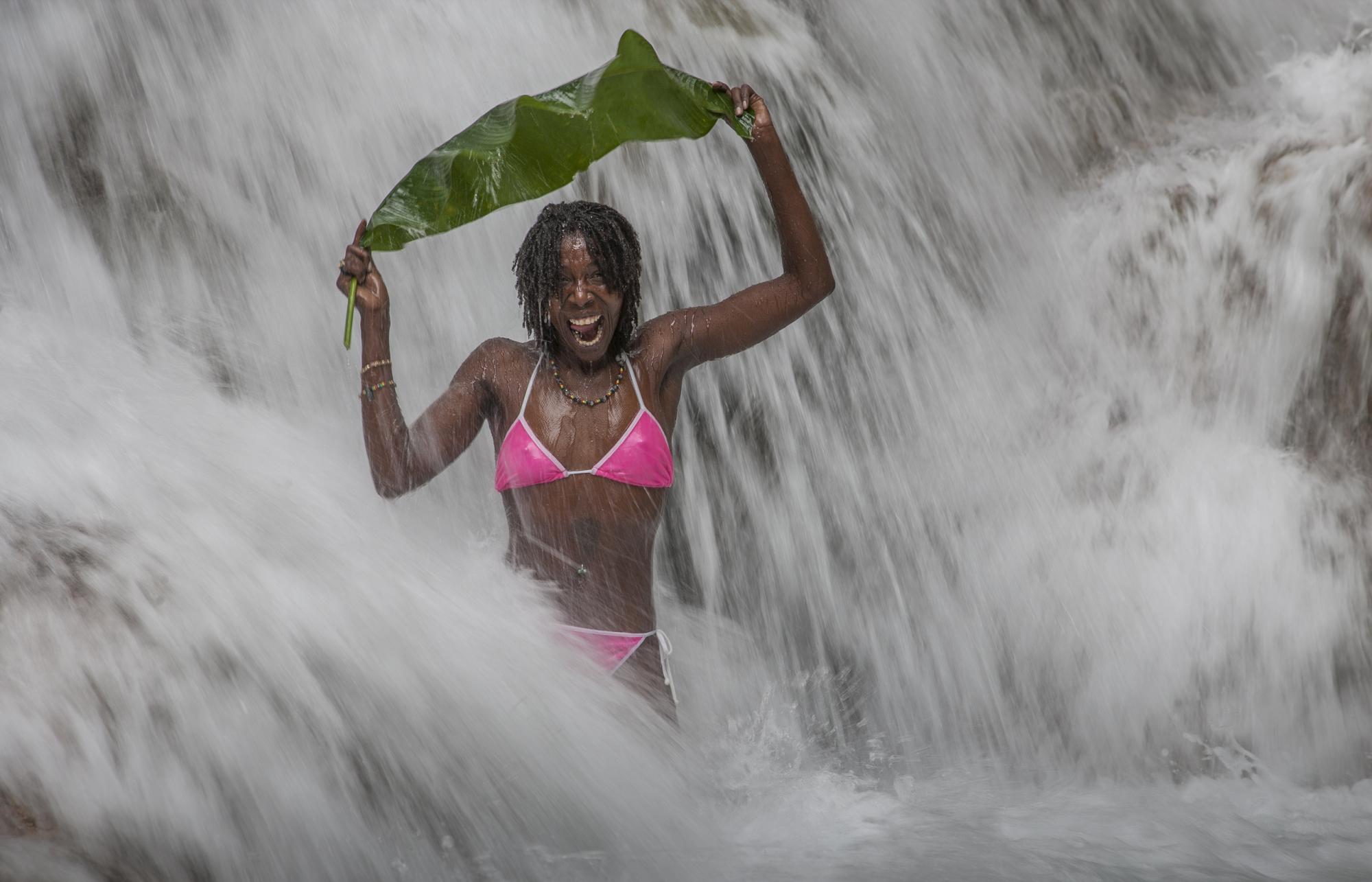 A Echo Rios sotto le rinfrescanti Dunns River Falls © Buena Vista Images/Getty Images